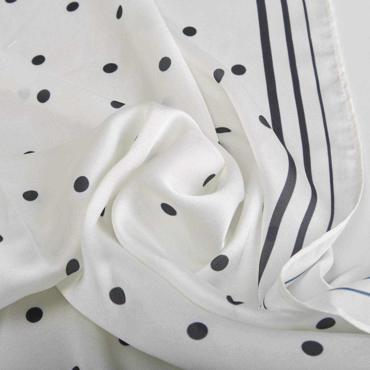 Pañuelo lunares beige MERKAL