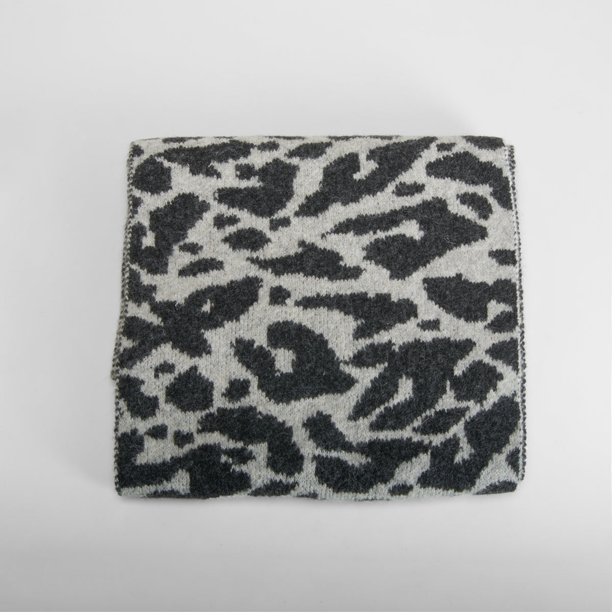 Bufanda gruesa animal print gris MERKAL