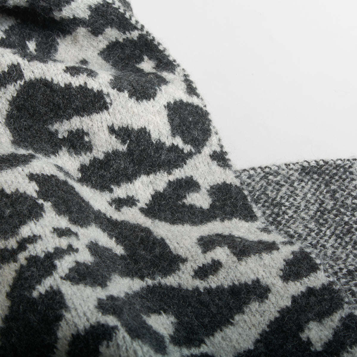 Bufanda gruesa animal print gris MERKAL