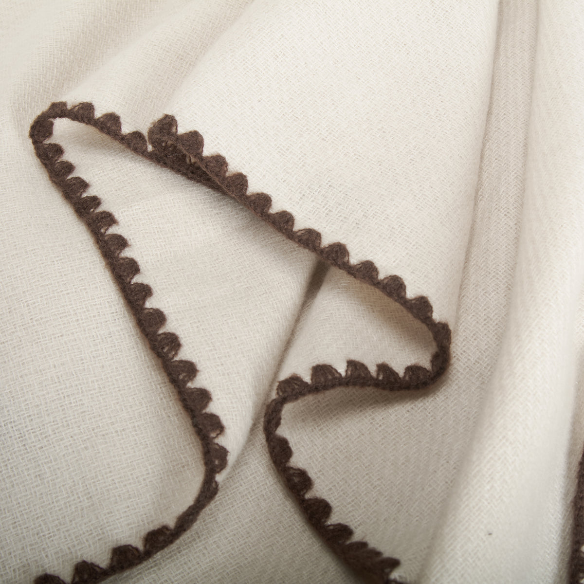 Poncho ribete contraste color beige PICCOLA PIU