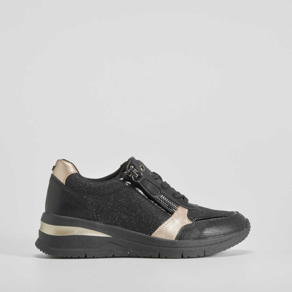 Sneaker cuña con cordón negro COMFEET - Talla: 41