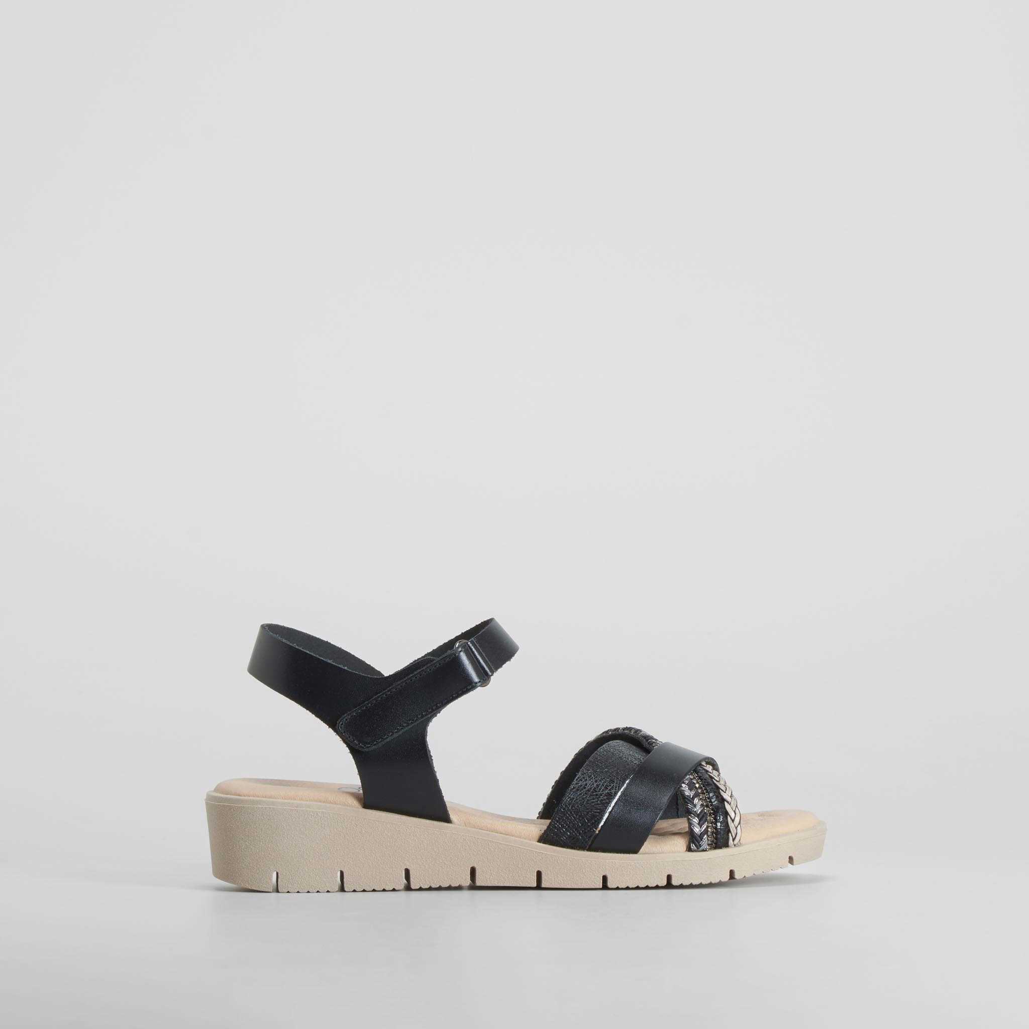 Sandalia cuña baja piel negra COMFEET - Talla: 41