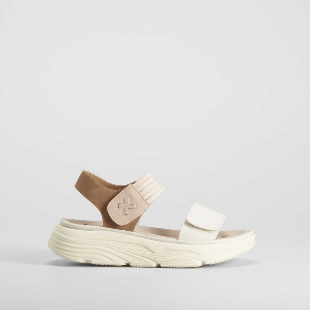Sandalia cuña tiras perfos beige XTI - Talla: 40