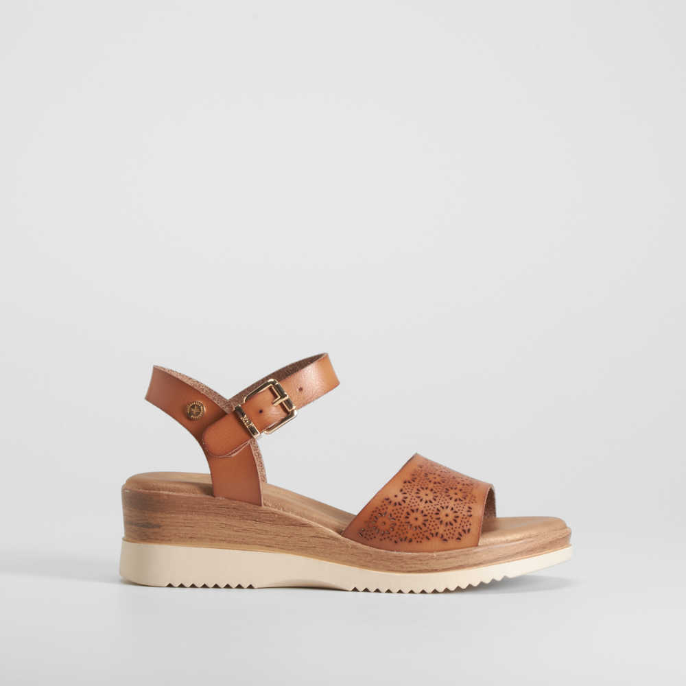 Sandalia cuña perfos camel XTI - Talla: 41