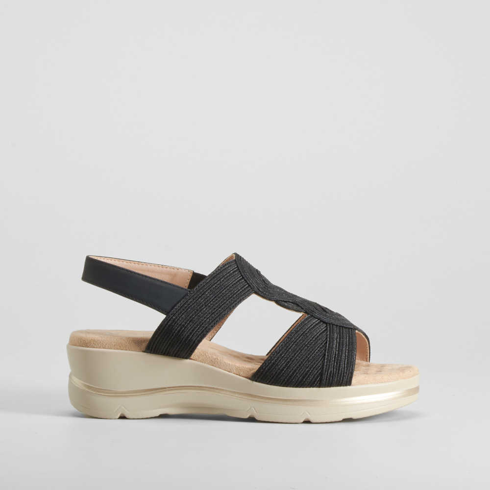 Sandalia cuña perfos negra COMFEET - Talla: 41