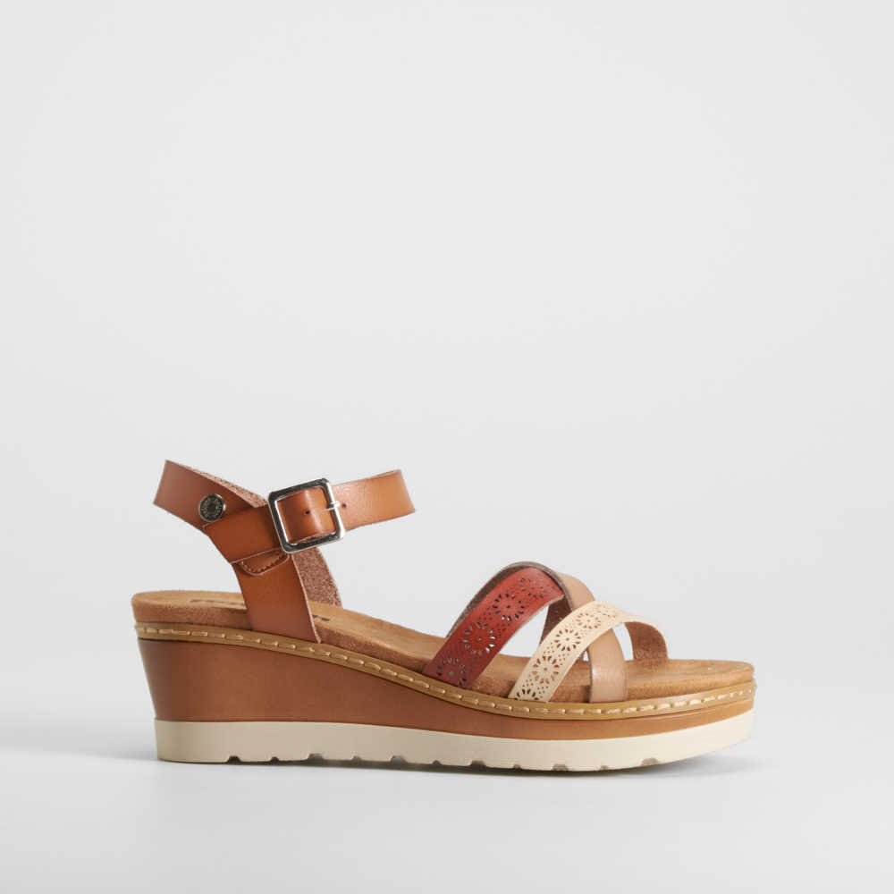Sandalia cuña camel REFRESH - Talla: 41