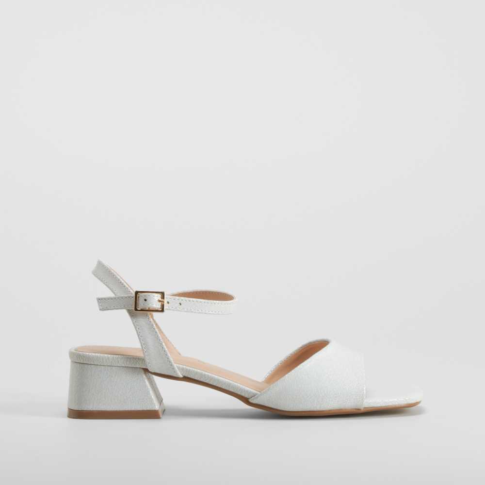Sandalia tacón bajo blanca PICCOLA PIU - Talla: 40