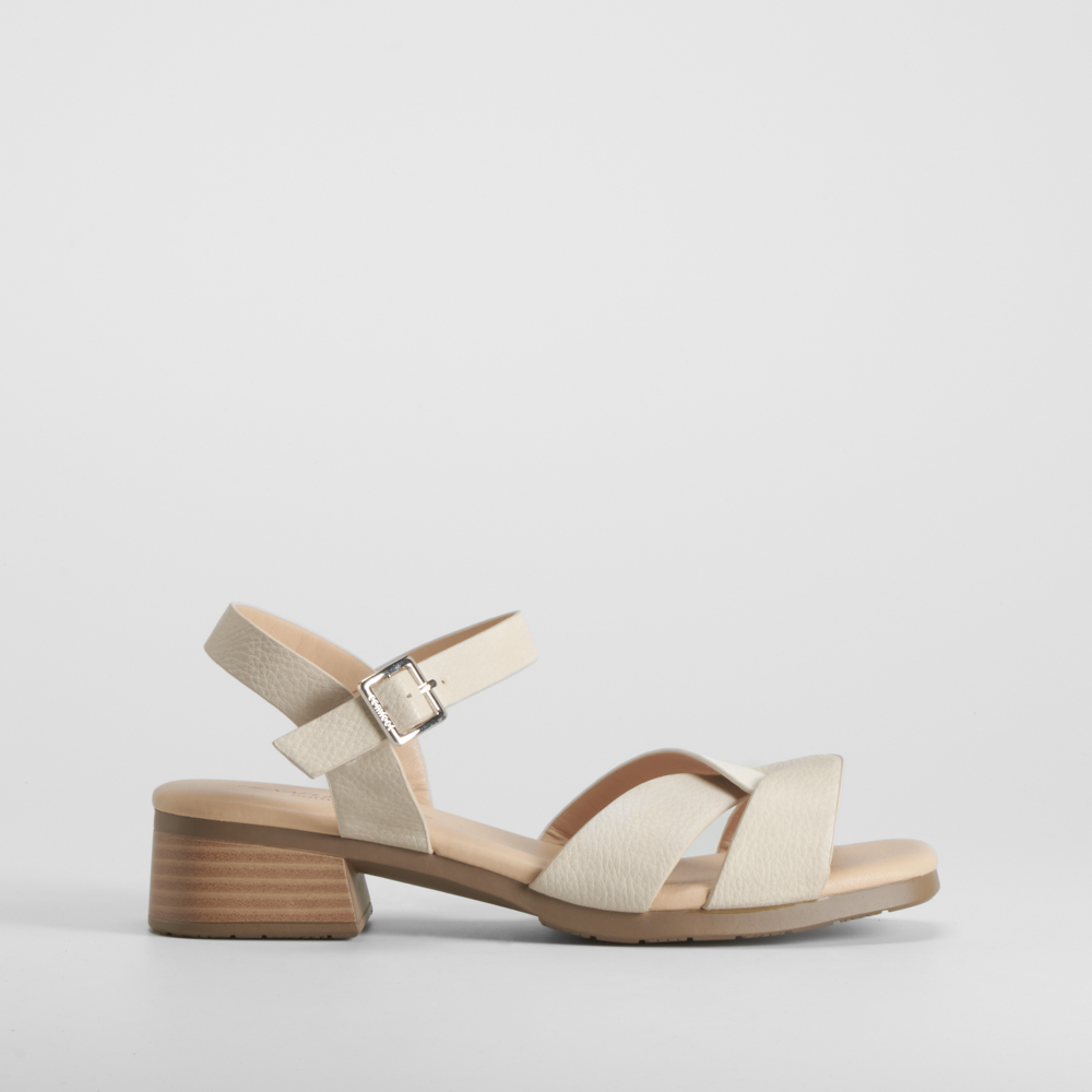 Sandalia tacón tiras beige COMFEET - Talla: 40