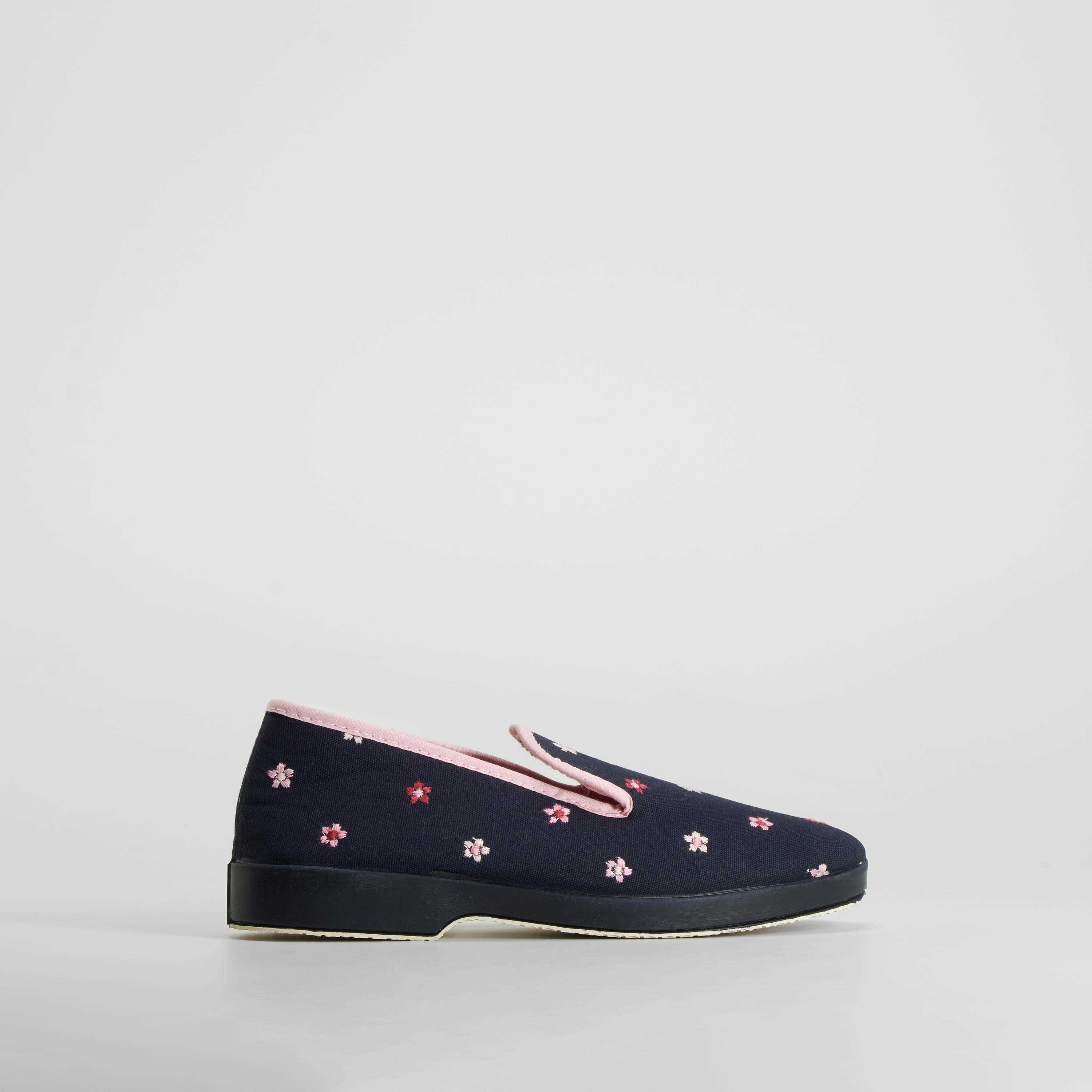 Zapatilla de casa con flores bordadas azul COMFEET - Talla: 36