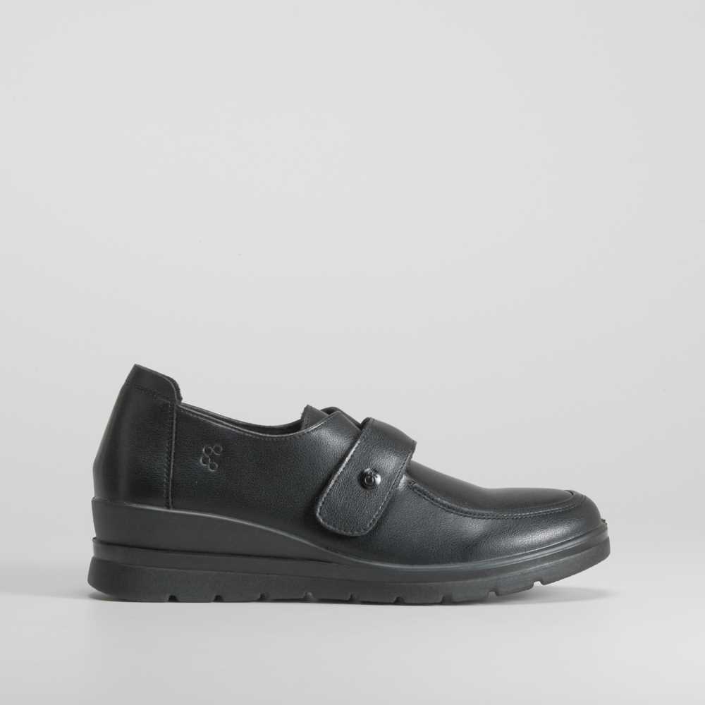 Zapato cuña de piel negro COMFEET - Talla: 41