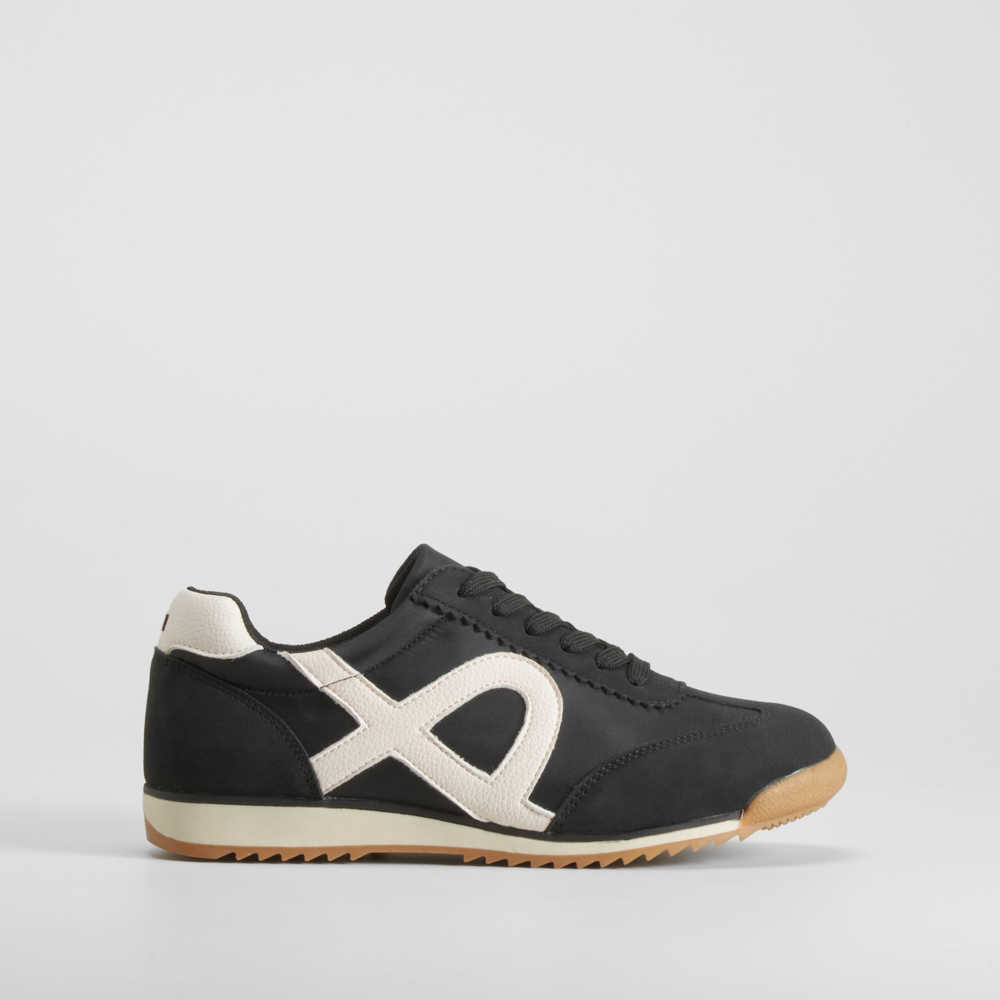 Deportiva casual retro negra PICCOLA PIU - Talla: 41